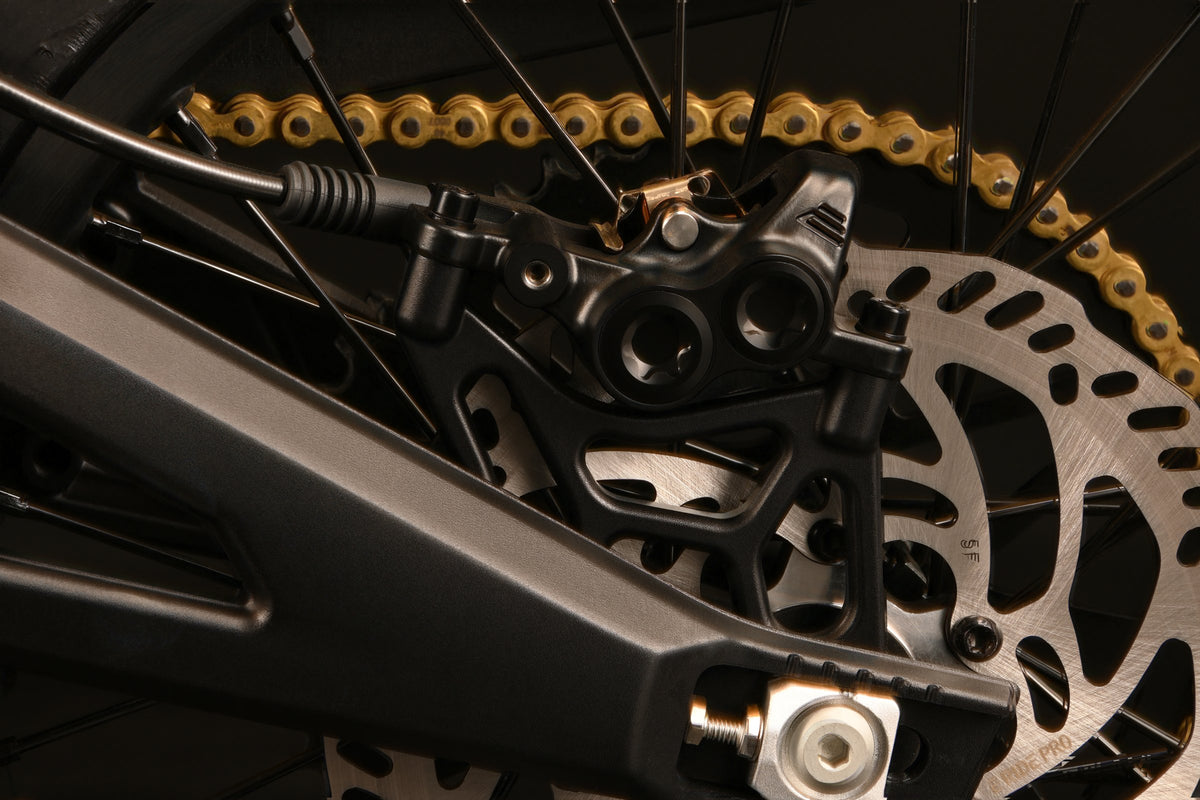 E-Ride Pro SE rear 4-piston brake caliper and 220 mm rotor